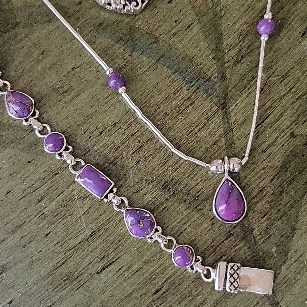 Nicely Matched Set - Picture 6 of 12